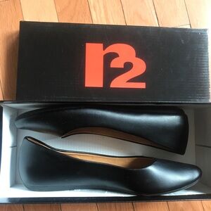 R2 Black Slip On Flats 7.5 M